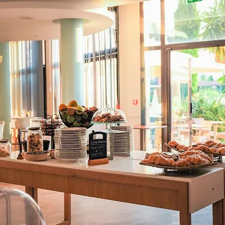 Hotel Les Jardins De