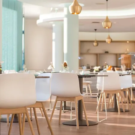 Отель Les Jardins De